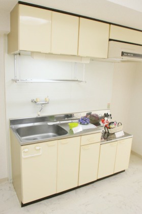 Kitchen. The room is renovated popular 1LDK ☆ Pets can also be breeding