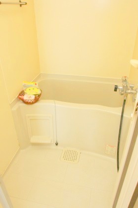 Bath. The room is renovated popular 1LDK ☆ Pets can also be breeding