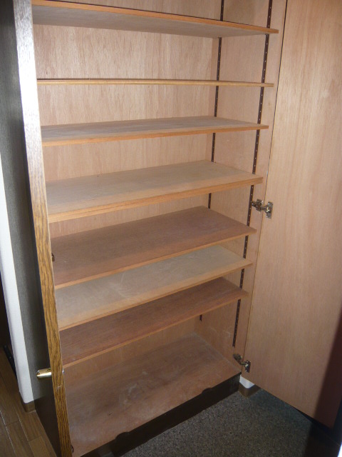 Other Equipment. Large shoes BOX, It can be stored a lot. 