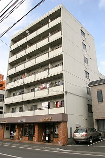 Building appearance. Pets welcome rearing (up to two animals)! You can move in the initial cost 50,000 yen