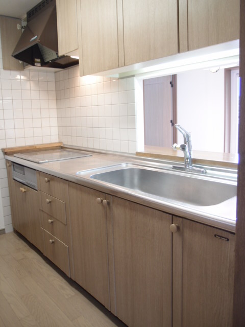 Kitchen. It is a popular face-to-face kitchen! Since it is IH is safe can have your child