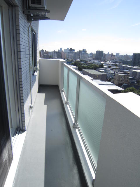 Balcony. Comfortable washing spacious on the balcony ☆ 