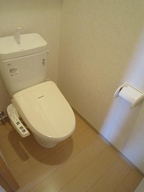 Toilet. It is with a bidet ☆ 