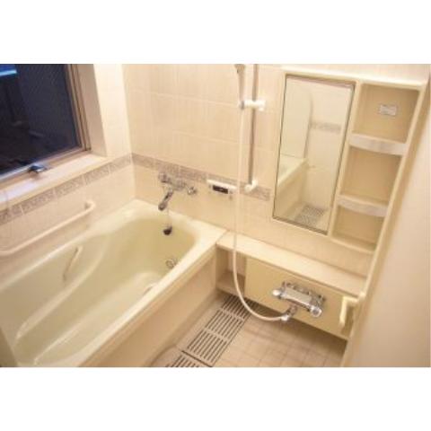 Bath. Spacious and, It is a bathroom with a window! A leisurely bath! ! 