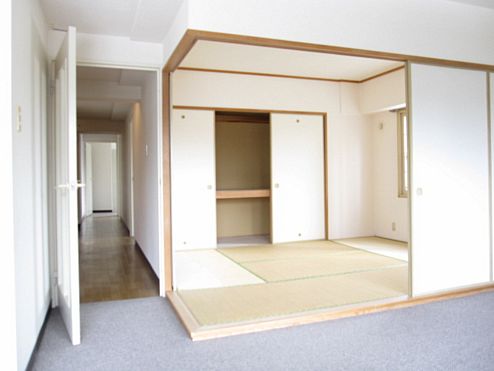 Other room space. There is also a Japanese-style room