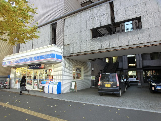 Convenience store. 10m to Lawson Sapporominami 1 Johigashi 6-chome (convenience store)