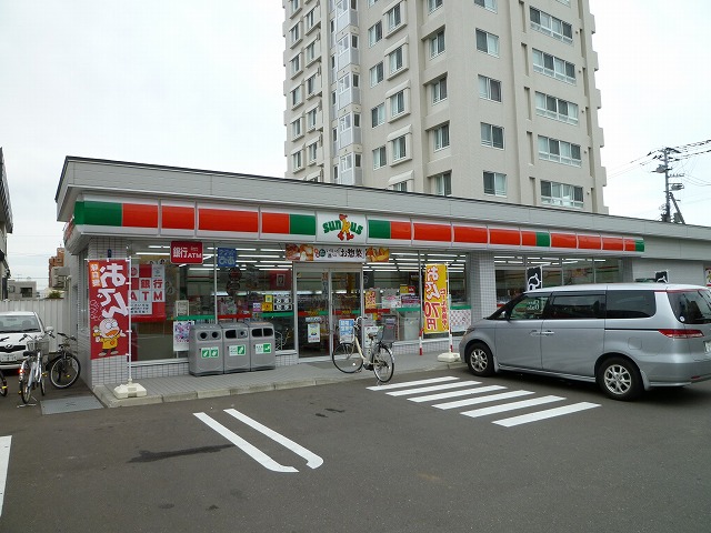 Convenience store. Thanks Miyanomori central store up (convenience store) 216m