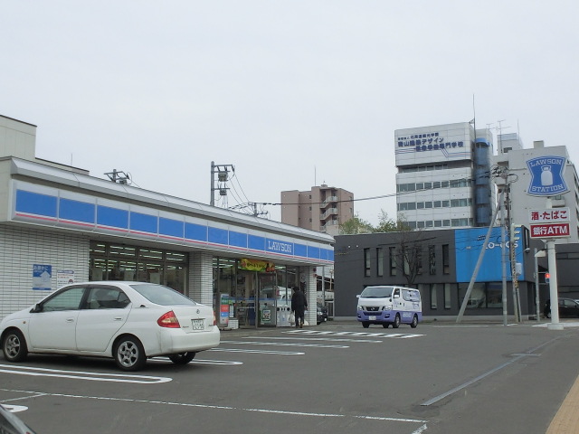 Convenience store. Lawson Sapporo Kita 6 Nishi fourteen-chome up (convenience store) 360m