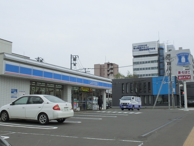 Convenience store. Lawson Sapporo Kita 3 Nishi twenty-chome up (convenience store) 320m