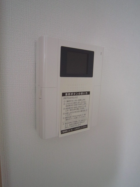 Security. Visitors can be checked at a glance in the intercom with a TV monitor! 