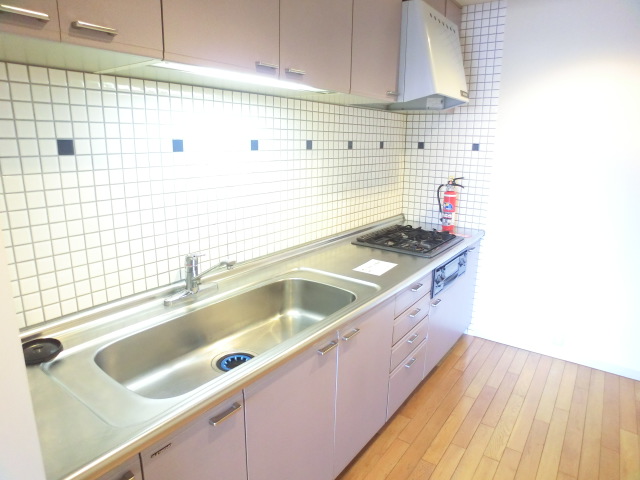 Kitchen. System Kitchen 3-neck type ☆ Sink also wide! 