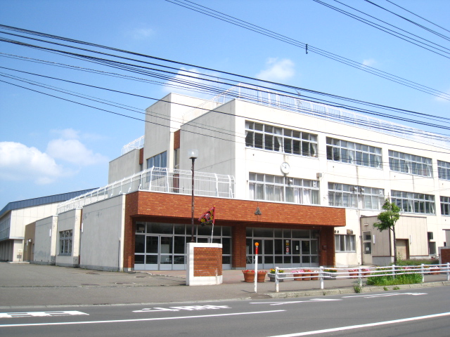 Primary school. 644m to Sapporo Municipal Miyanomori elementary school (elementary school)