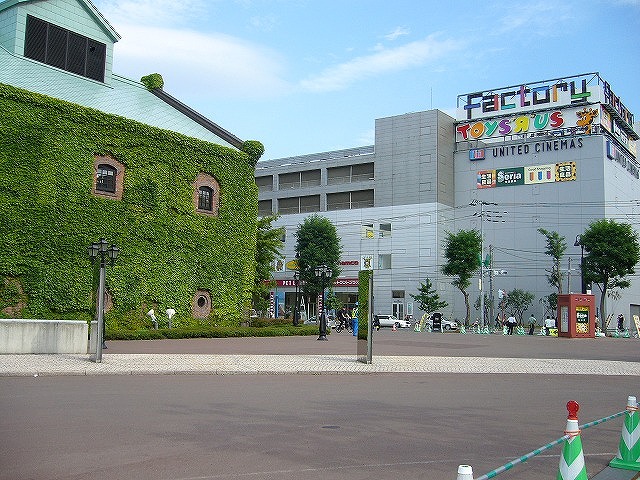 Shopping centre. Flash report Sapporo Factory store until the (shopping center) 622m