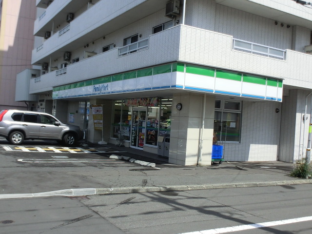 Convenience store. FamilyMart Sapporo Kita Article 6 store up (convenience store) 60m