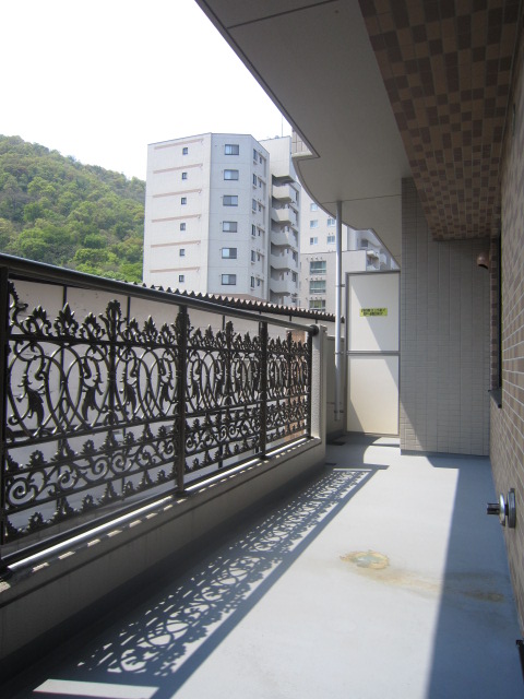 Balcony. Since it is a spacious south-facing balconies to dry laundry firm