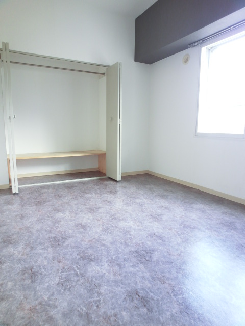 Other room space. Large closet of Western-style ☆ 