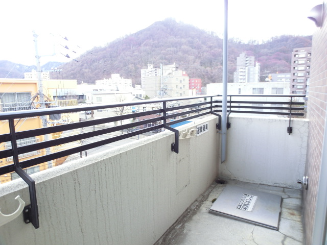 Balcony. Balcony dries may be laundry on the south-facing ☆ 