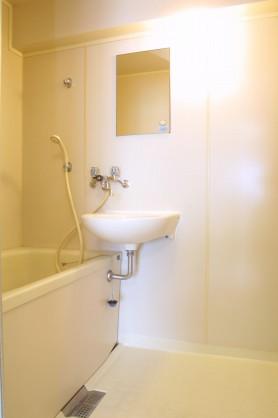 Bath. ~ Sapporo's largest listing amount ~ Looking for room to big center shops! 