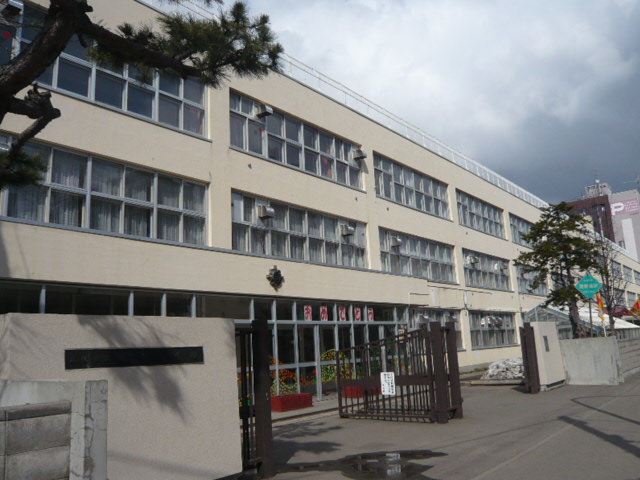 Primary school. 689m until the Sapporo City Central Elementary School (elementary school)