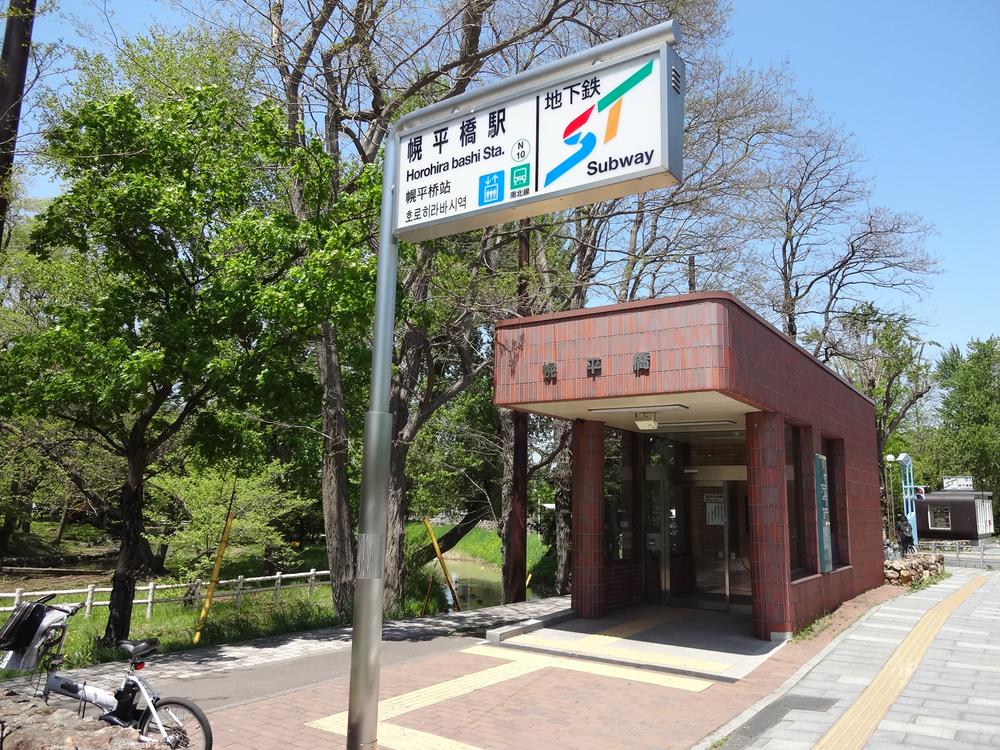 Local guide map. 3-minute walk from the subway "Horotairakyo"