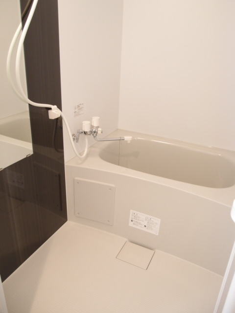 Bath. It can be used comfortably because it is a spacious bathroom! 