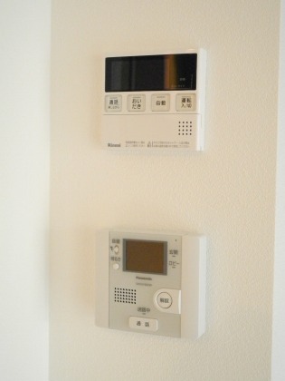 Security.  ☆ Monitor with intercom ☆ 