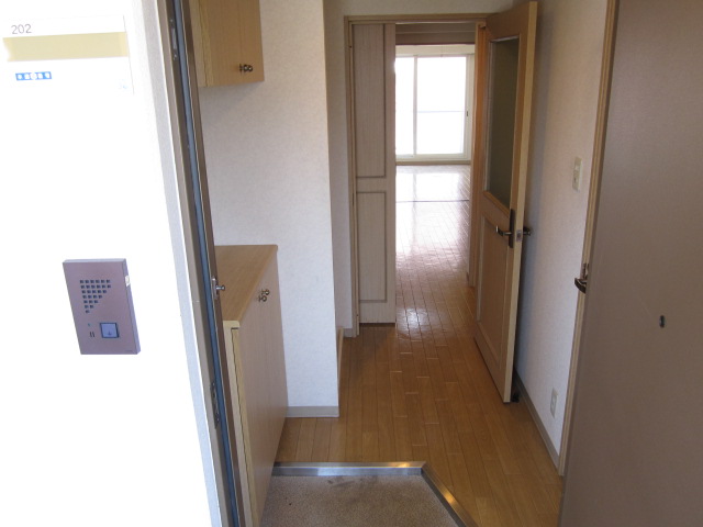 Entrance. Equipped with shoes BOX ☆ 