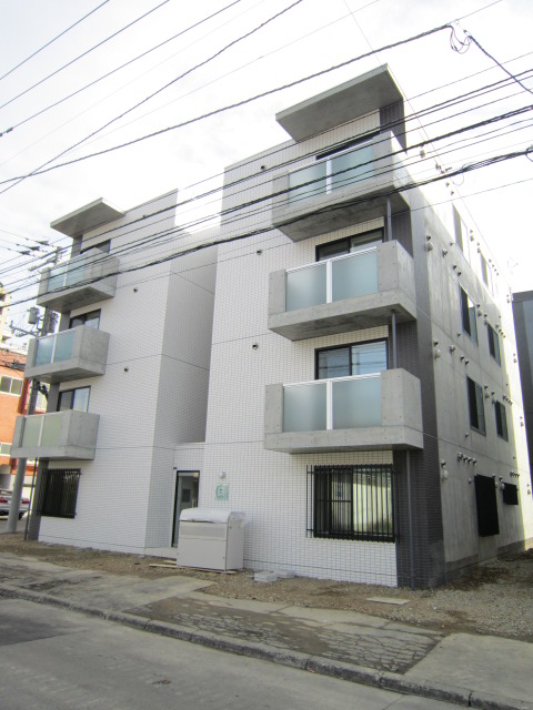 Building appearance. Stylish appearance! Behind convenience store, Close to 24 hours super