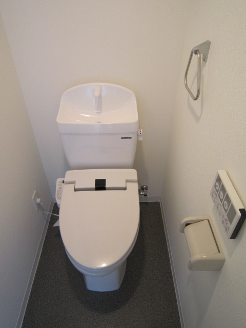 Toilet. It can be used comfortably because Washlet is equipped! 