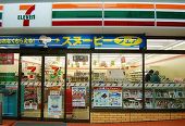 Convenience store. Seven-Eleven Sapporo Kita Article 6 store up (convenience store) 428m