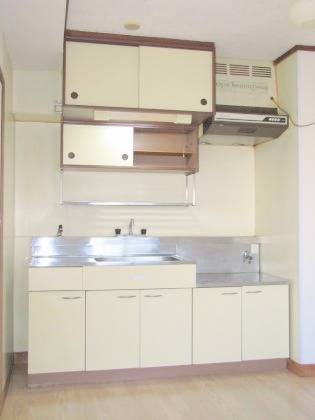 Kitchen. Spacious is renovated in 1LDK ☆ Also it comes with Shandore ☆ 