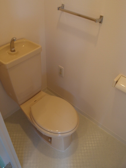 Toilet. Toilet space is also widely easy-to-use space! 