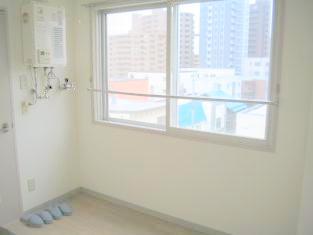 Other room space. It is very clean room ☆ It is a kerosene stove property of rebar building