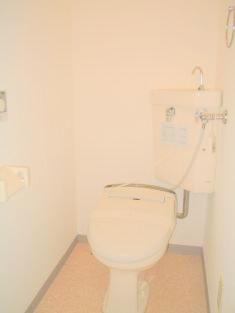 Toilet. It is very clean room ☆ It is a kerosene stove property of rebar building