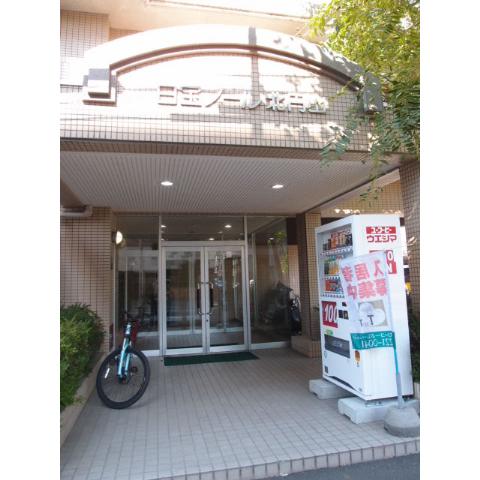 Entrance. Entrance of the calm atmosphere. It is self-work vending machine also happy. 