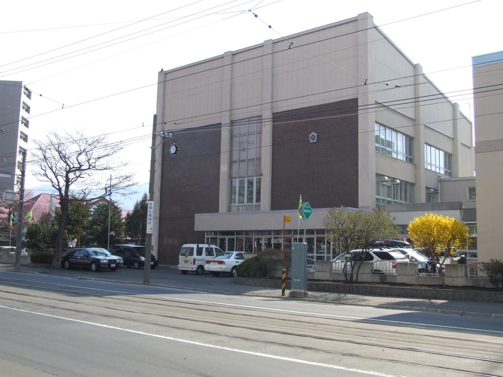 Junior high school. 352m to Sapporo Tatsunaka Island junior high school