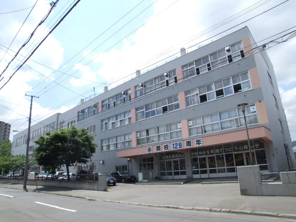 Primary school. 295m to Sapporo Tateyama nose Elementary School