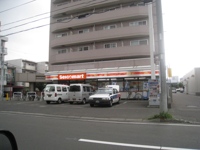 Convenience store. Seicomart Asahigaoka to the store (convenience store) 445m