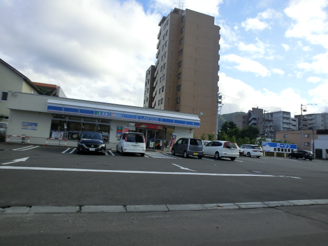 Convenience store. Lawson Sapporominami 11 west 11-chome up (convenience store) 333m