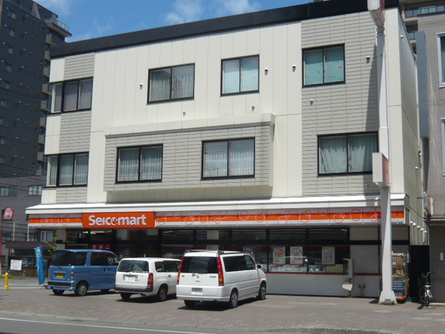 Convenience store. Seicomart Zhongshan South Article 1 store up (convenience store) 356m