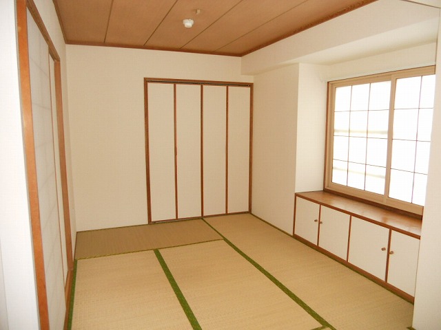 Other room space. Japanese-style room is a picture. 