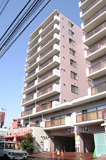 Building appearance. You can move within the initial cost 100,000 yen