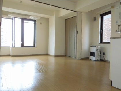 Living and room. It is recommended the property with the popularity of the system kitchen to women