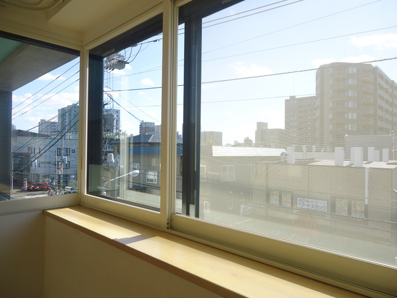 Other room space. Western-style bay window