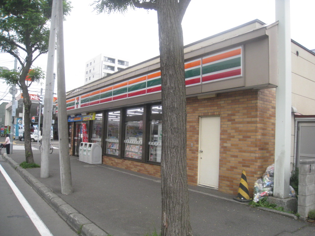 Convenience store. Seven-Eleven Sapporominami Article 4 store up to (convenience store) 320m