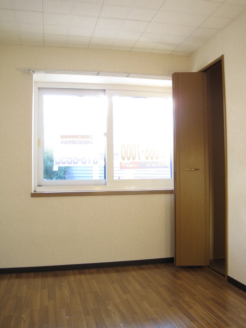 Other room space. With a bay window Western-style! ! And warm the sunlight from the south-facing window ・  ・  ・ 