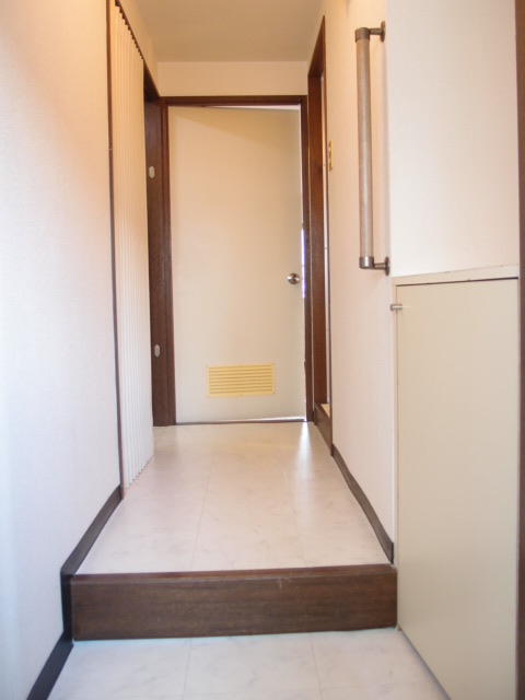 Entrance. Shoe box equipped! It mizujo have together until room. 