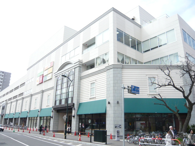Supermarket. 600m to Daiei Sapporo Maruyama store (Super)
