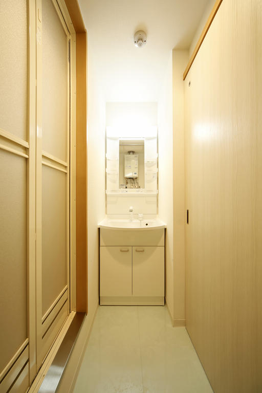 Washroom.  ☆ Washbasin indispensable to get dressed ☆ 