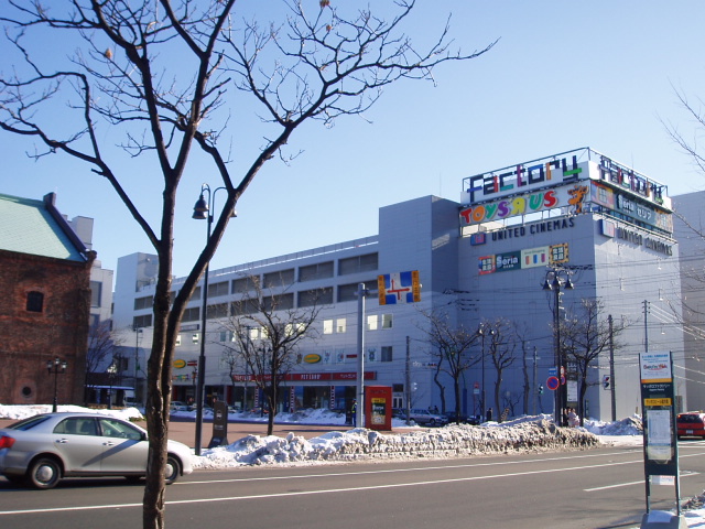 Supermarket. Toko 639m until the store Sapporo Factory store (Super)